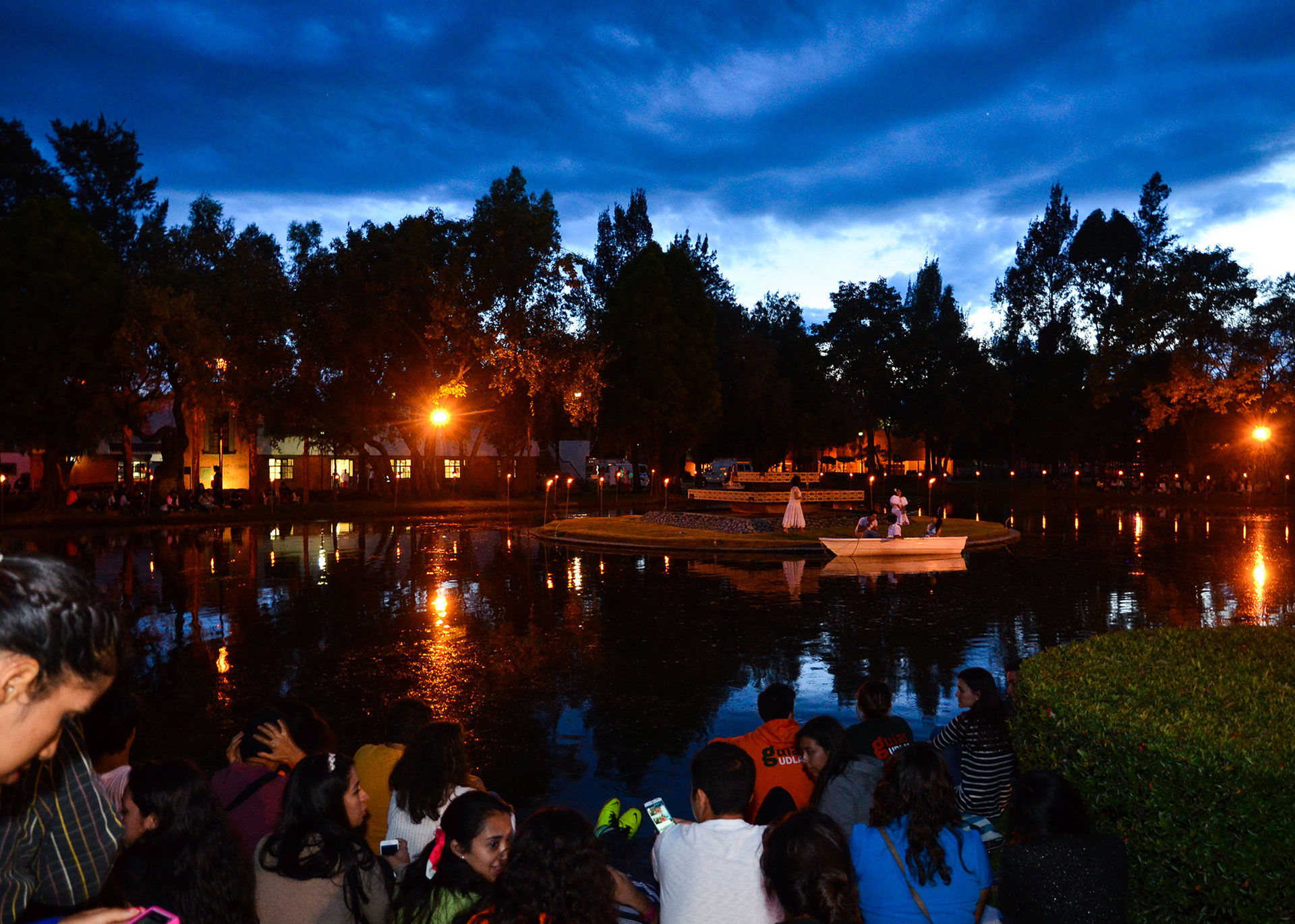 Vista al Lago de noche - UDLAP