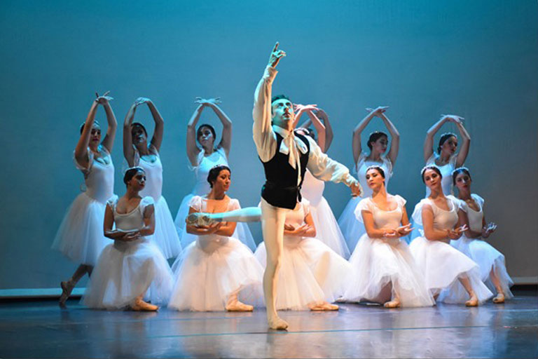 Danza UDLAP en escenario