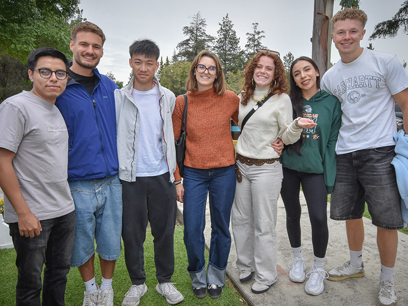 Estudiantes internacionales en un entorno universitario global