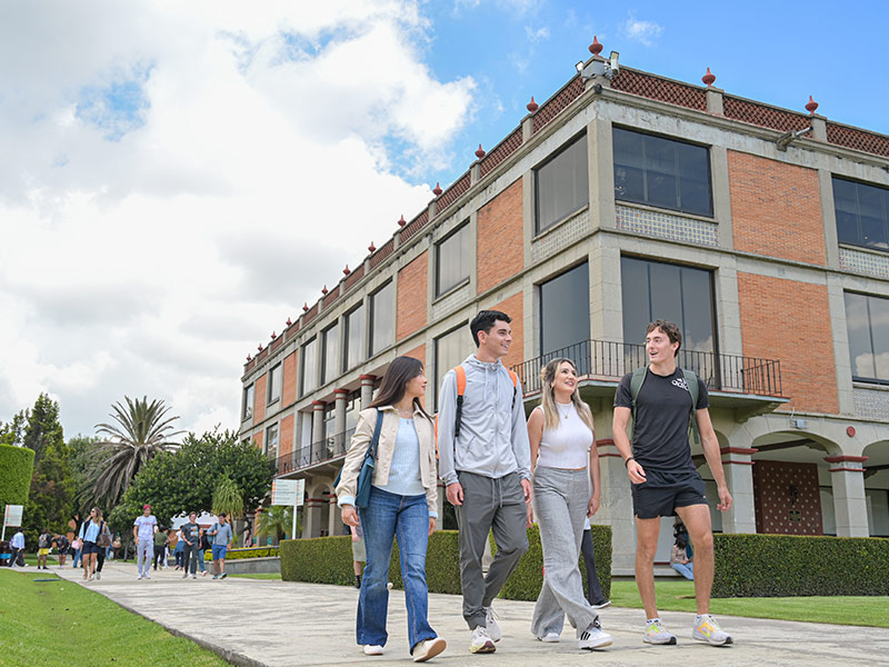 Estudiantes en actividades de vida universitaria
